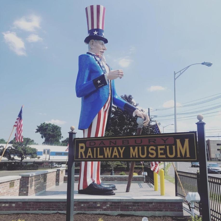 Welcome To Hat City Danbury, A Suburban Retreat Bagian luar foto
