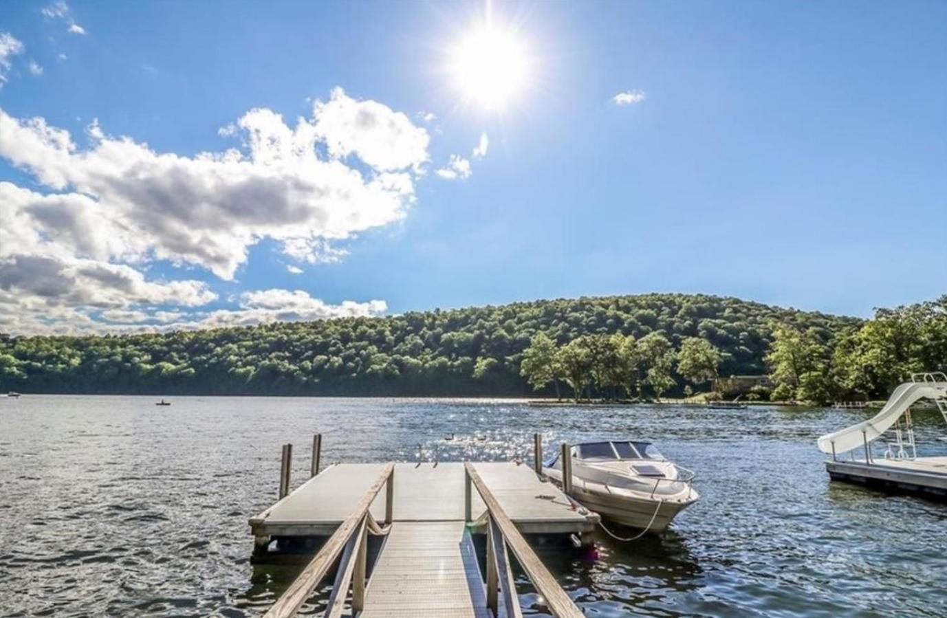 Welcome To Hat City Danbury, A Suburban Retreat Bagian luar foto