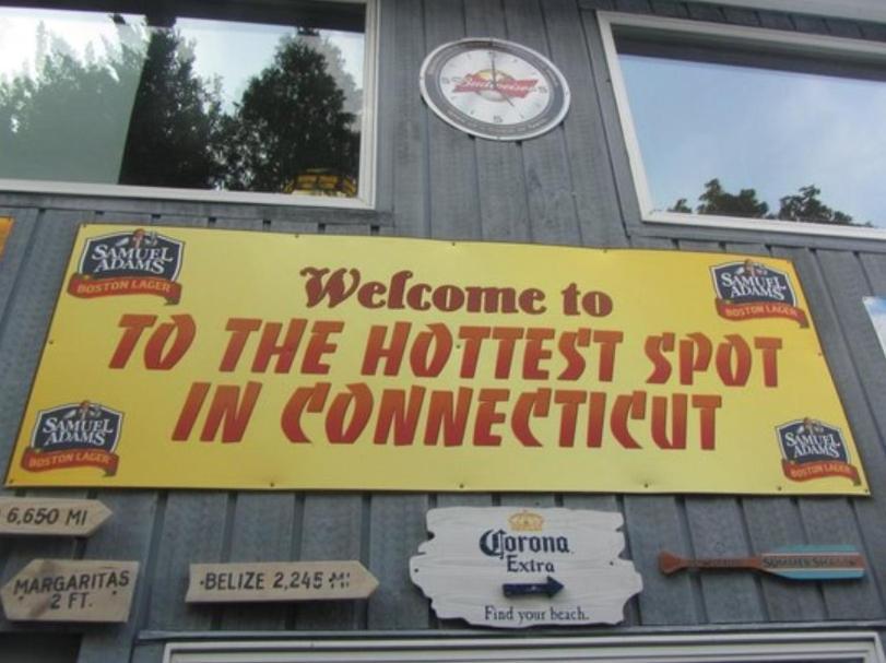 Welcome To Hat City Danbury, A Suburban Retreat Bagian luar foto