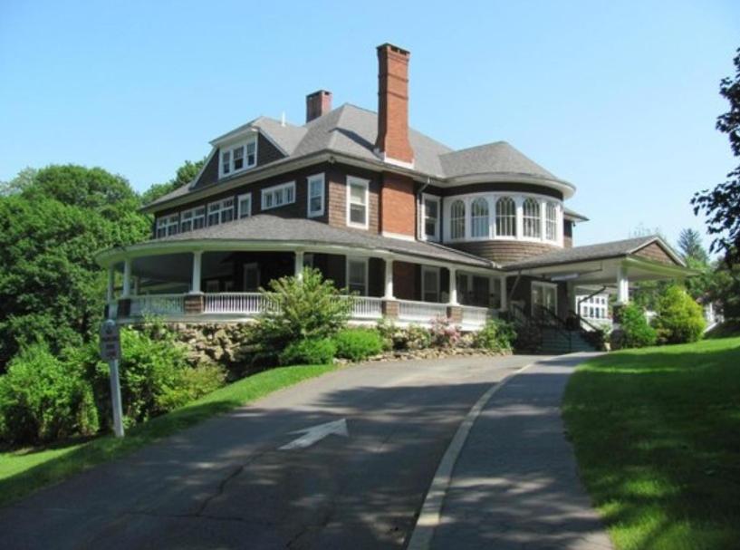 Welcome To Hat City Danbury, A Suburban Retreat Bagian luar foto