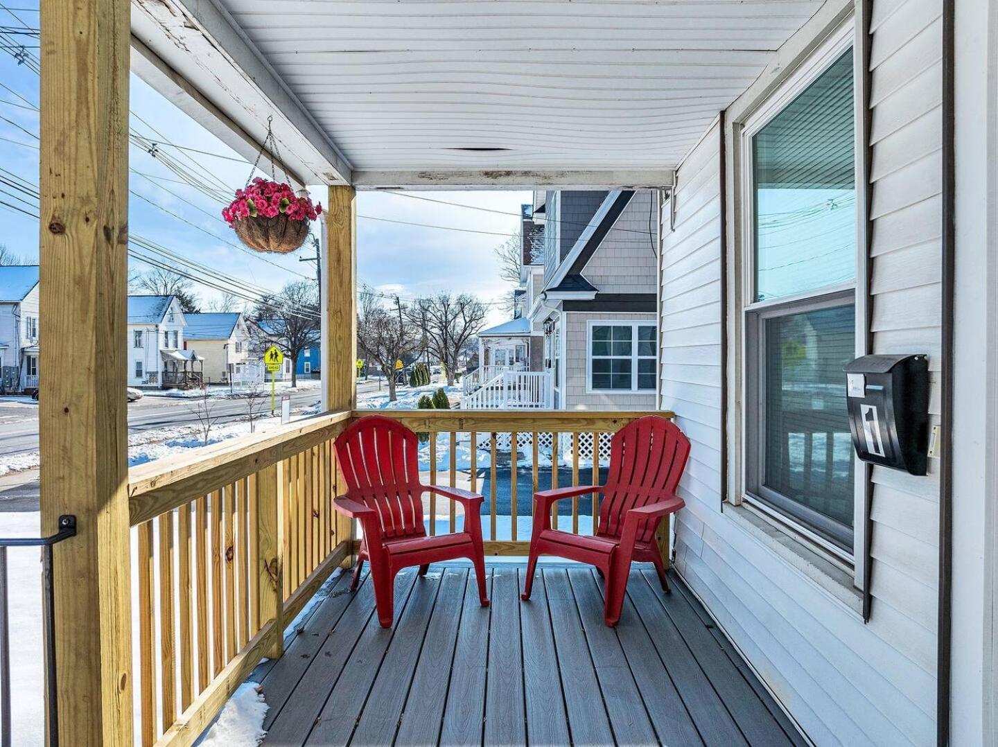 Welcome To Hat City Danbury, A Suburban Retreat Bagian luar foto